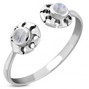 Open Silver Ring w Rainbow Moonstone, r576