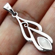 Mother of Pearl Oval Silver Pendant, p519