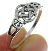 Plain Celtic Knot Silver Ring, rp676