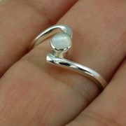 Mother of Pearl Curved Silver Ring, r74